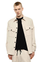 Camicia beige con tasche