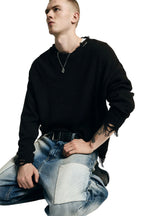Maglione moro con bordi sfilacciati