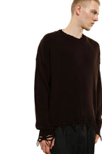 Maglione moro con bordi sfilacciati