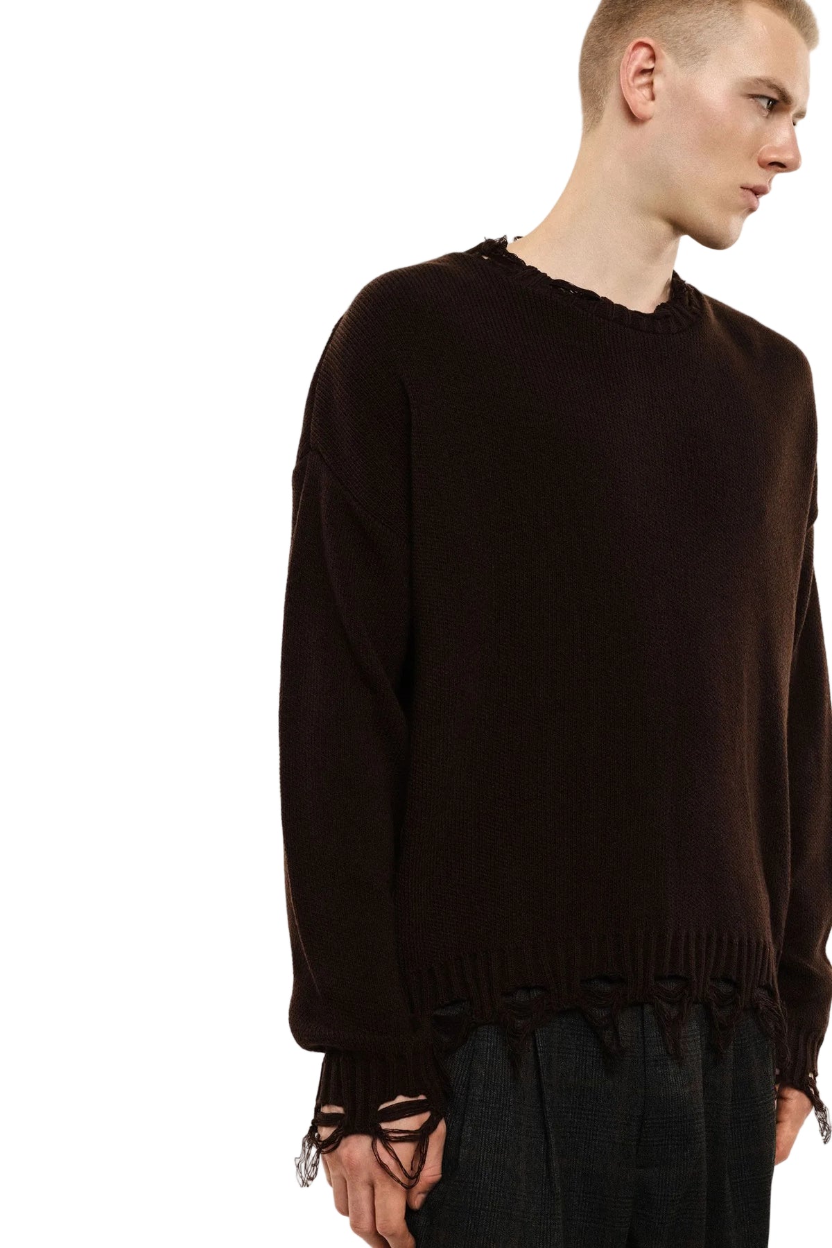 Maglione moro con bordi sfilacciati