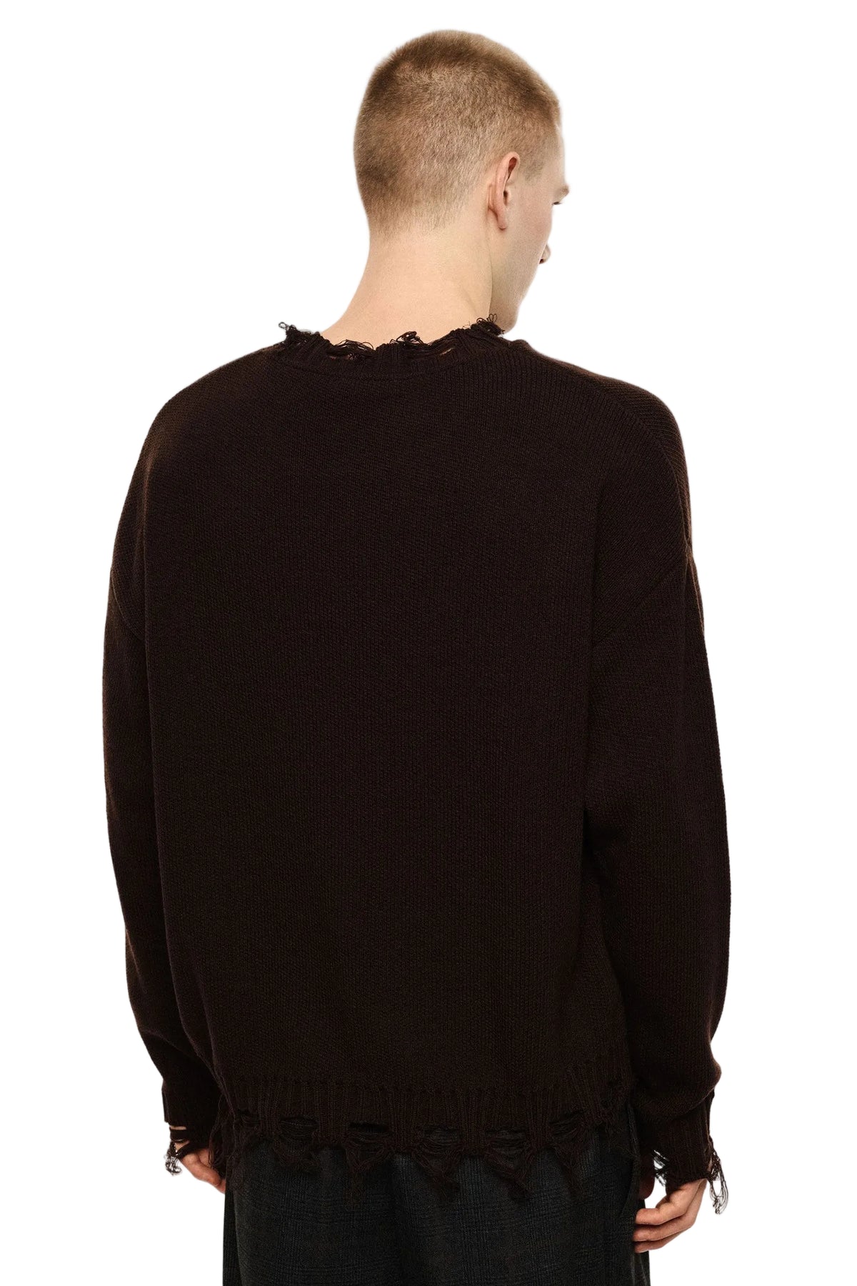Maglione moro con bordi sfilacciati