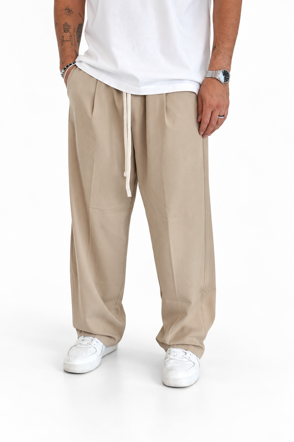 Pantalaccio beige con pences a fondo ampio