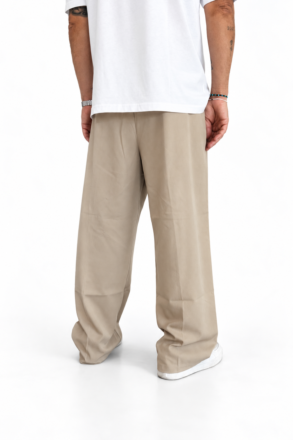 Pantalaccio beige con pences a fondo ampio