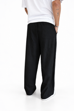 Pantalone nero con pences fondo largo