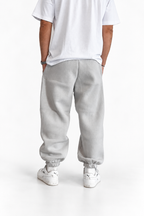 Pantalone grigio tuta stretto in fondo